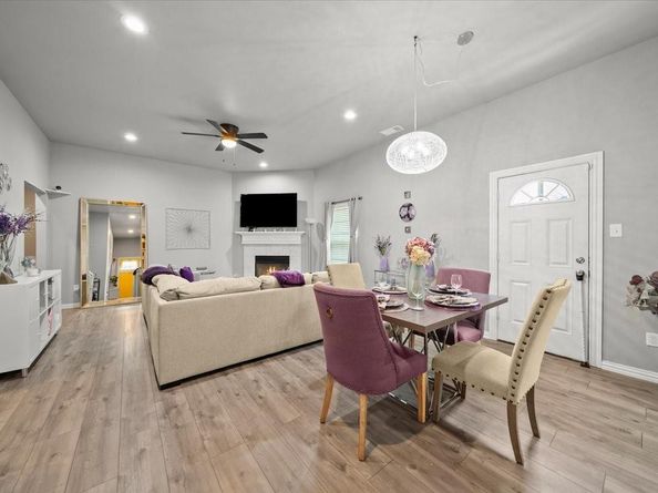 5312 Black Hawk ST, Dallas TX 75212