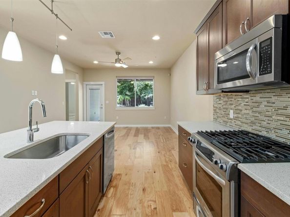 4008 Valley View RD B, Austin TX 78704