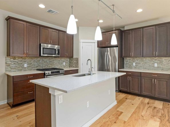 4008 Valley View RD B, Austin TX 78704