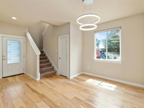 4008 Valley View RD B, Austin TX 78704