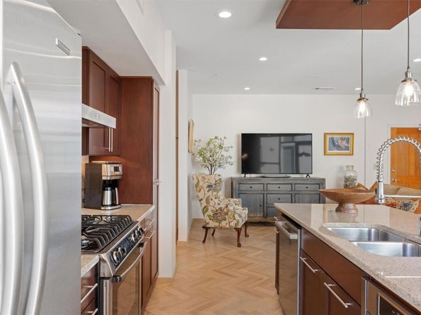 1600 Barton Springs RD 5301, Austin TX 78704