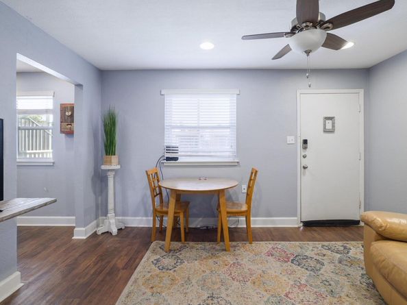 2401 Manor RD 204, Austin TX 78722