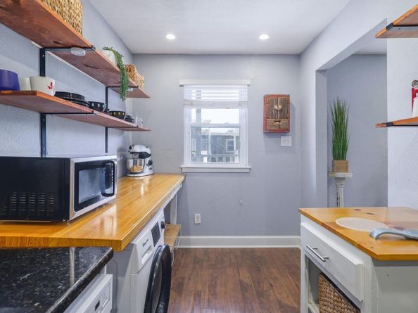 2401 Manor RD 204, Austin TX 78722
