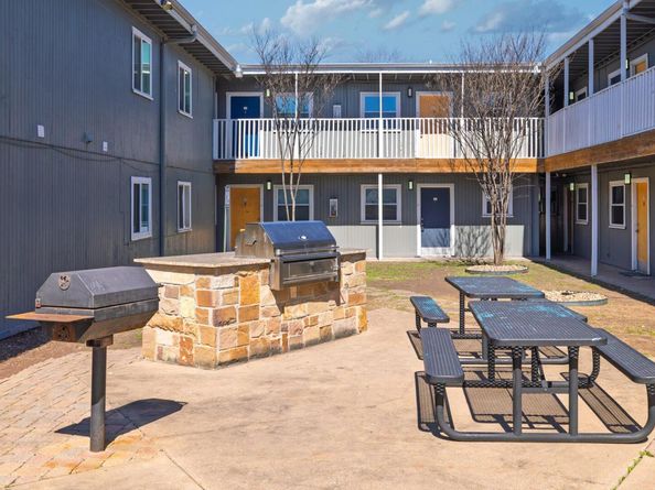 2401 Manor RD 204, Austin TX 78722