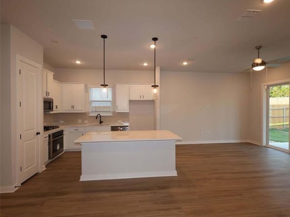 900 Beaverton DR, Leander TX 78641