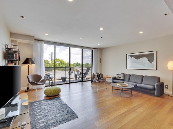 40 N Interstate 35 Highway 5B2, Austin TX 78701