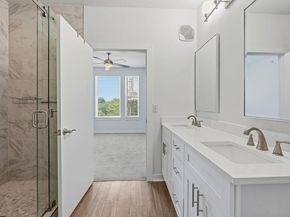1900 Barton Springs RD 4016, Austin TX 78704