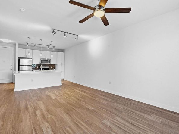 1900 Barton Springs RD 4016, Austin TX 78704