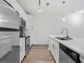 1900 Barton Springs RD 4016, Austin TX 78704