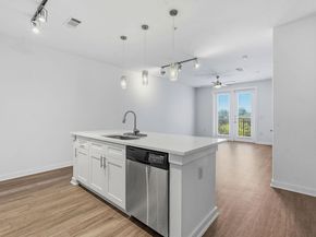 1900 Barton Springs RD 4016, Austin TX 78704