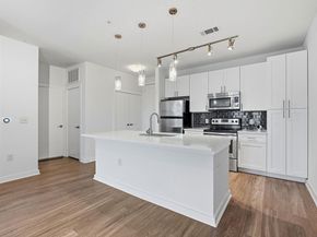 1900 Barton Springs RD 4016, Austin TX 78704