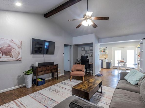 900 Lawnmont DR, Round Rock TX 78664