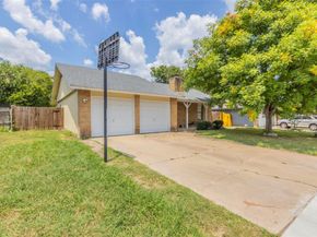 900 Lawnmont DR, Round Rock TX 78664