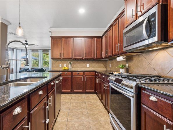 9520 Sydney Marilyn LN, Austin TX 78748