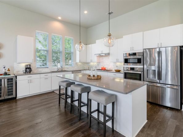 6025 Seville DR, Austin TX 78724
