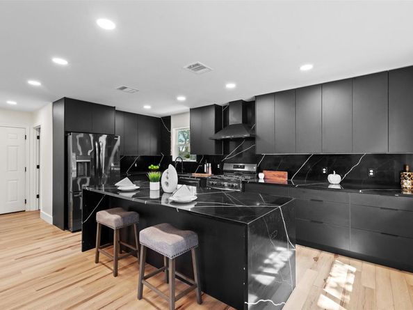 6303 Bexton CIR, Austin TX 78745