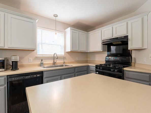 1818 W Pflugerville PKWY, Round Rock TX 78664