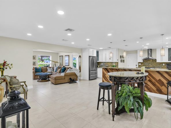1616 SE 4th St, Deerfield Beach FL 33441
