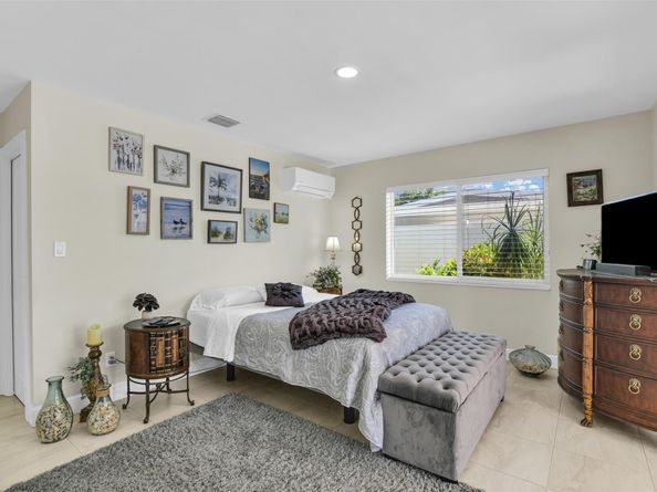 1616 SE 4th St, Deerfield Beach FL 33441
