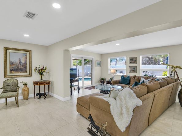 1616 SE 4th St, Deerfield Beach FL 33441