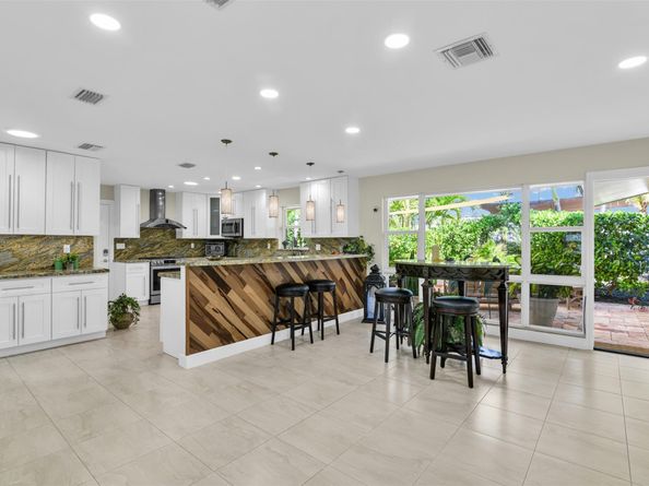1616 SE 4th St, Deerfield Beach FL 33441