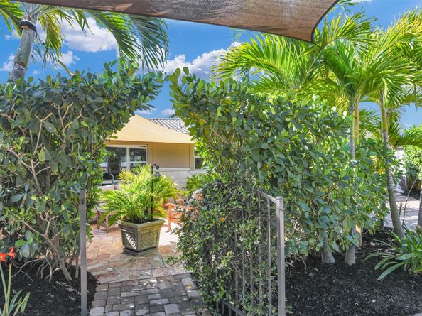 1616 SE 4th St, Deerfield Beach FL 33441