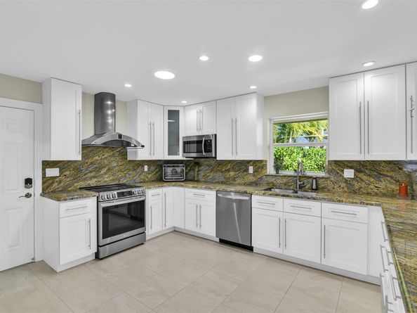 1616 SE 4th St, Deerfield Beach FL 33441