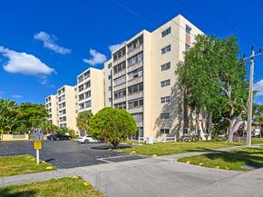 1001 NE 14th Ave 303, Hallandale Beach FL 33009