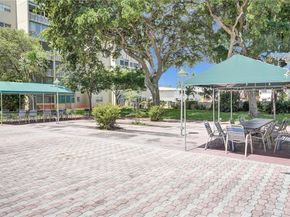 1001 NE 14th Ave 303, Hallandale Beach FL 33009
