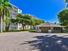 1001 NE 14th Ave 303, Hallandale Beach FL 33009