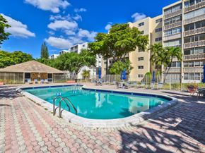 1001 NE 14th Ave 303, Hallandale Beach FL 33009