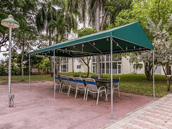 1001 NE 14th Ave 303, Hallandale Beach FL 33009