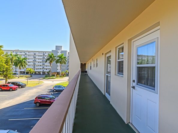 1001 NE 14th Ave 303, Hallandale Beach FL 33009