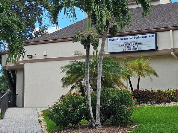 2216 Seagrape Cir, Coconut Creek FL 33066