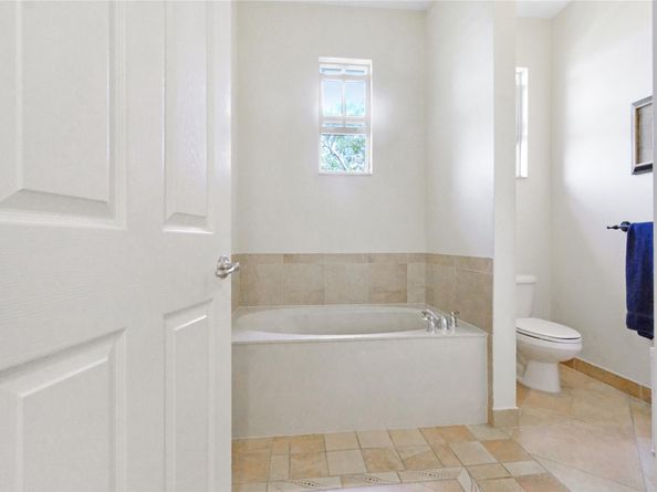 6927 Julia Gardens Dr, Coconut Creek FL 33073