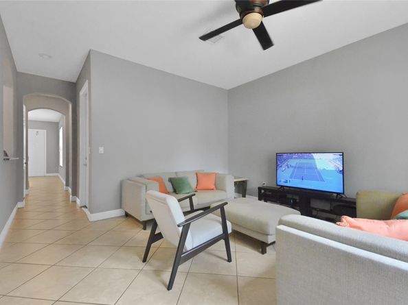 6927 Julia Gardens Dr, Coconut Creek FL 33073