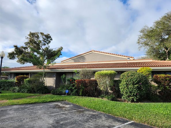 201 Dunwoody Ln 1787, Hollywood FL 33021