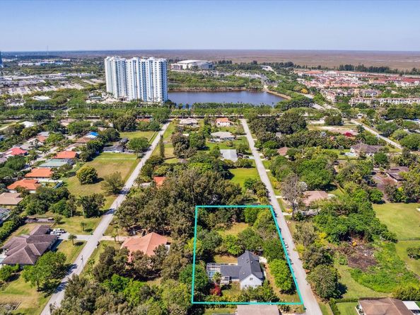 12100 NW 27th Ct, Plantation FL 33323
