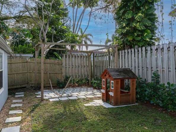 3261 NW 6th Ave, Fort Lauderdale FL 33309
