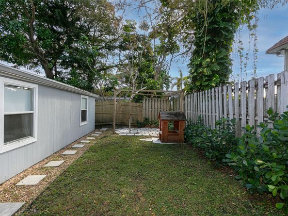3261 NW 6th Ave, Fort Lauderdale FL 33309