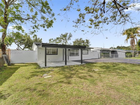 6442 Oak Street, Hollywood FL 33024