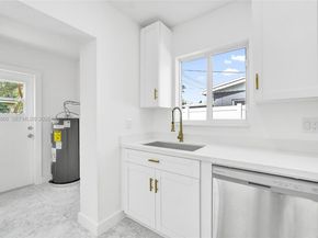 6442 Oak Street, Hollywood FL 33024