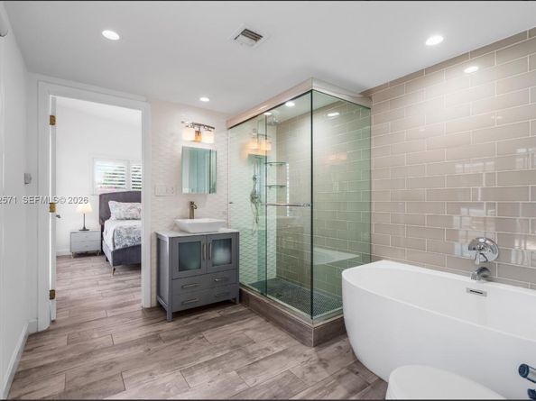 811 N Highland Drive, Hollywood FL 33021