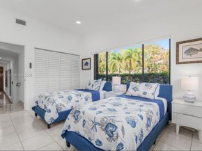 811 N Highland Drive, Hollywood FL 33021