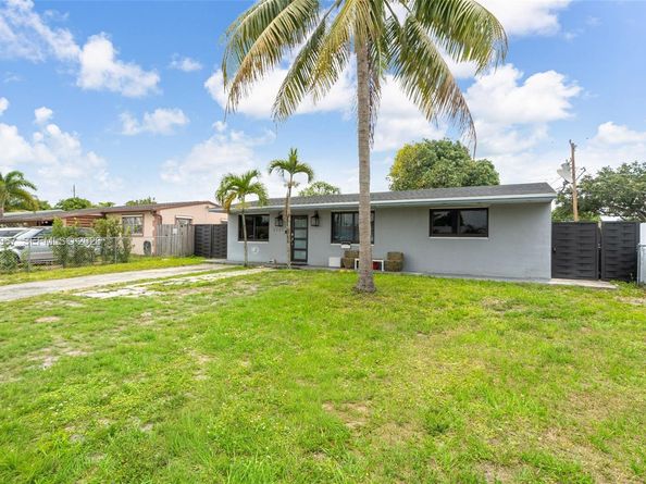 1121 N 71st Avenue, Hollywood FL 33024