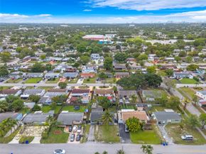 1121 N 71st Avenue, Hollywood FL 33024