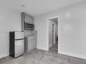 1121 N 71st Avenue, Hollywood FL 33024