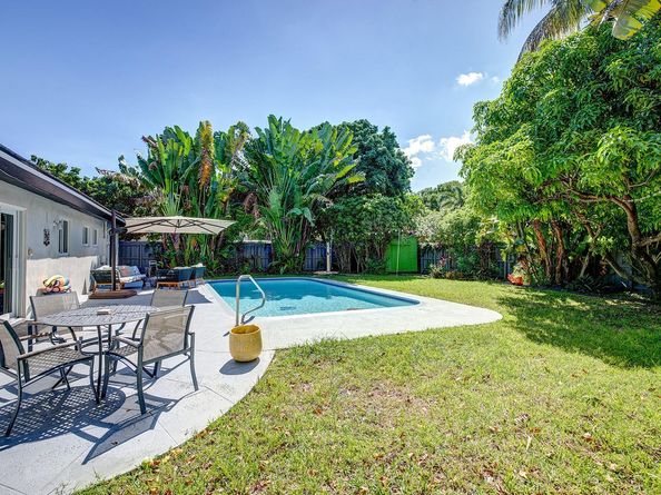 3281 NE 15th Ave, Oakland Park FL 33334
