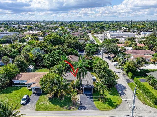 3281 NE 15th Ave, Oakland Park FL 33334