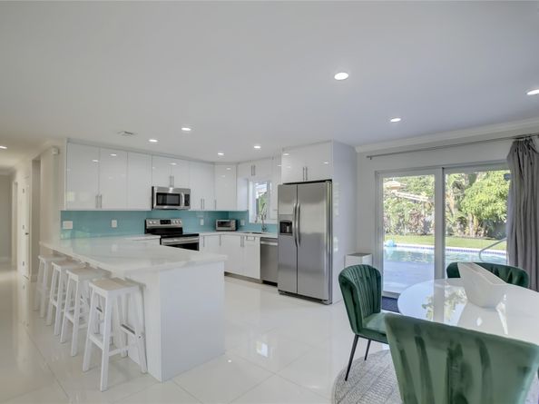 3281 NE 15th Ave, Oakland Park FL 33334